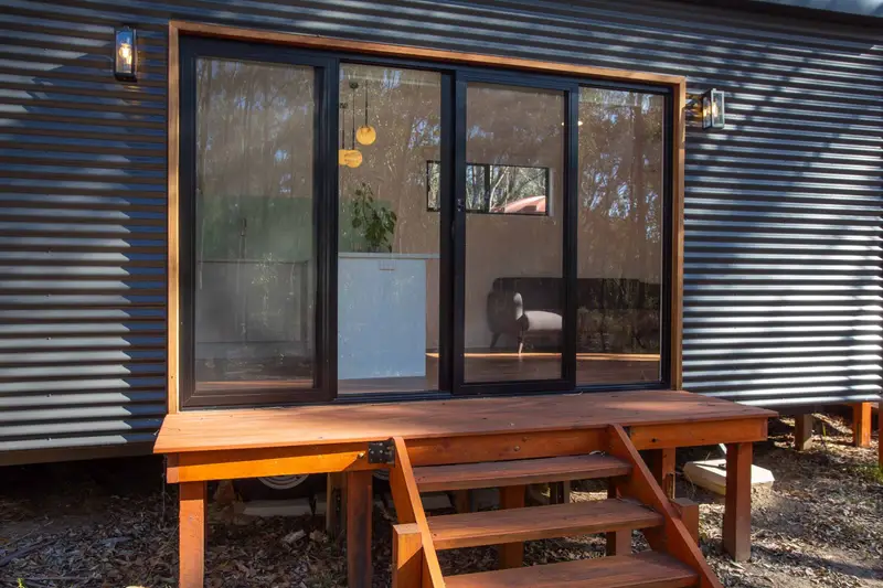 1 bedroom luxury container home 9.5m x 3.2m - Image 3